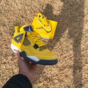 Jordan 4 "Lighting"